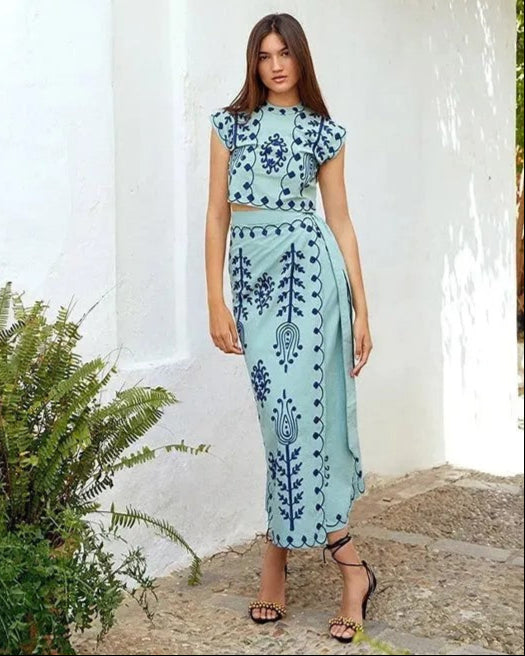 Camilla™ | Completo due pezzi ricamato con fiocco in vita